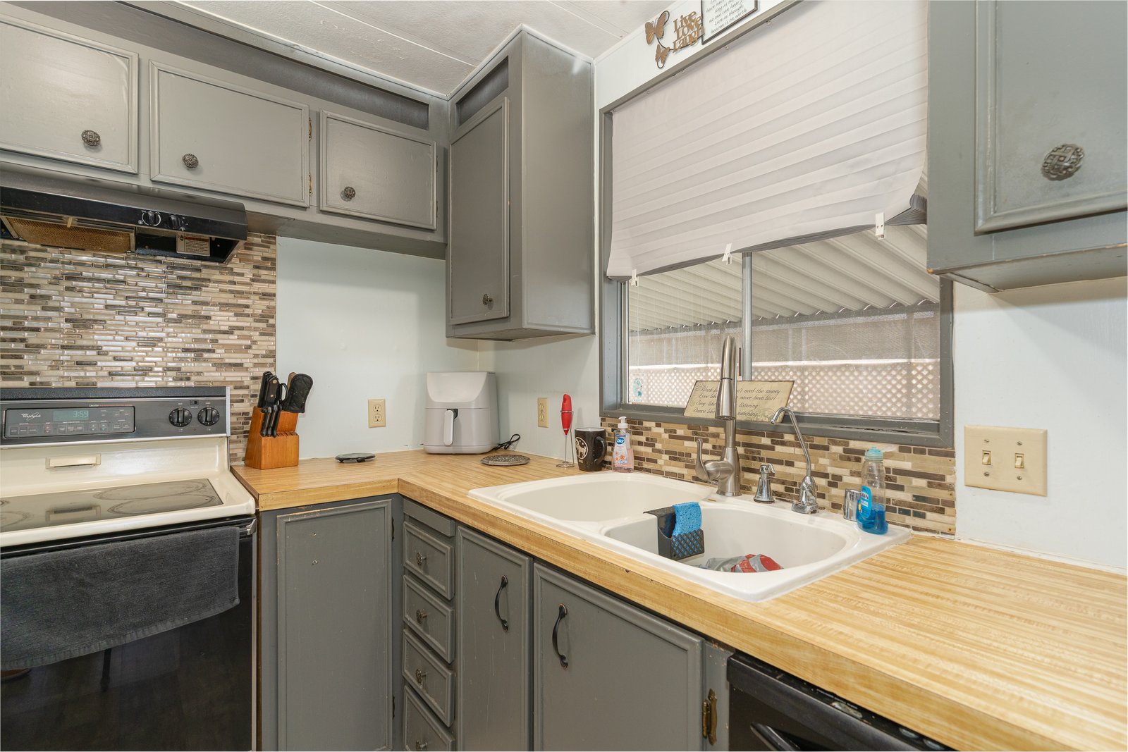 5001 W Florida #225 Hemet CA 92543